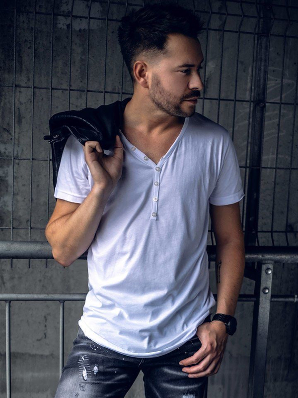 Біла бавовняна чоловіча футболка з V-подібним вирізом без принта Bolf 4049A2